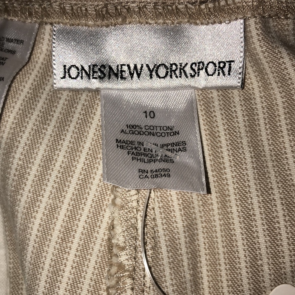 Jones New York sport brown and white pants. 10 - Picture 5 of 5